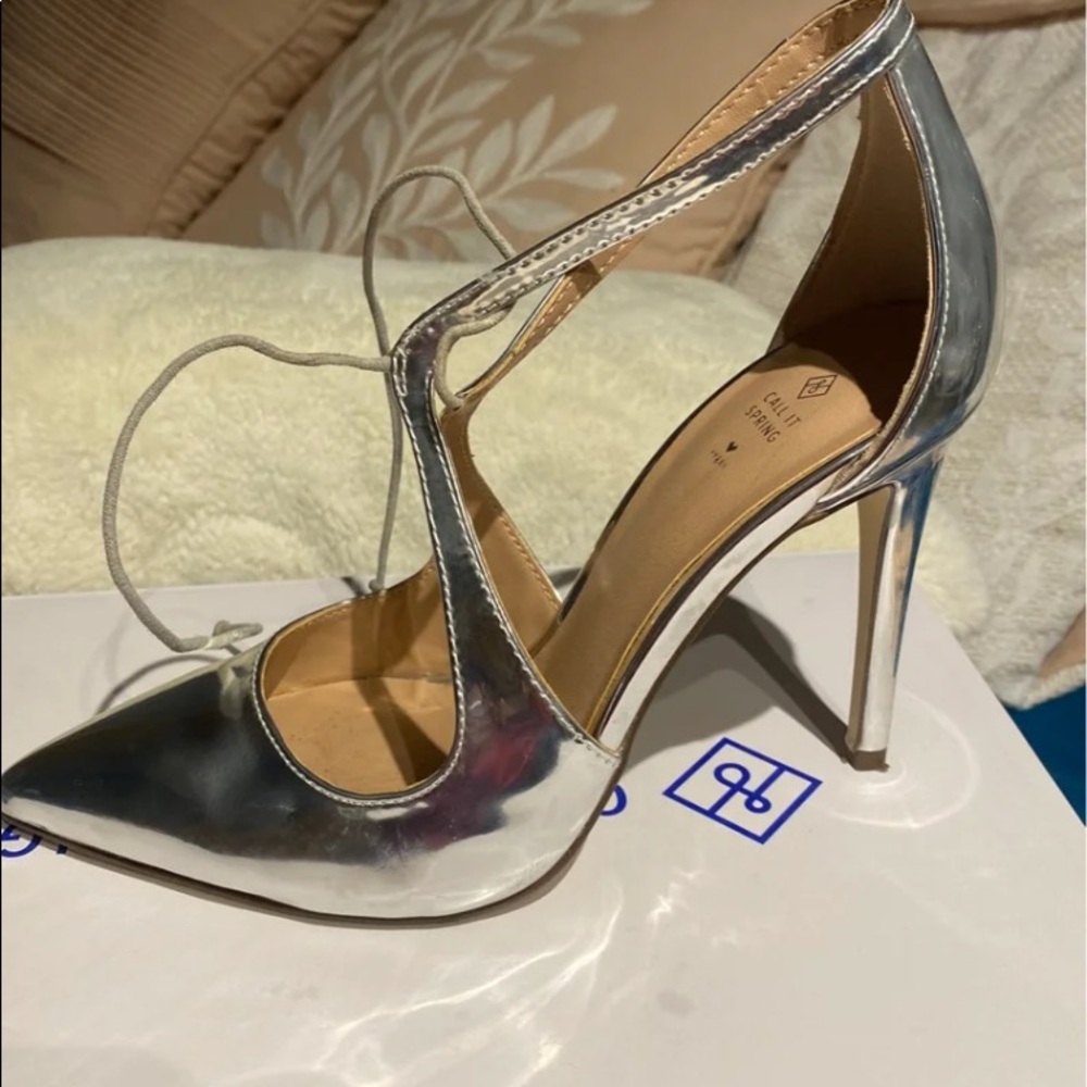 Silver pumps